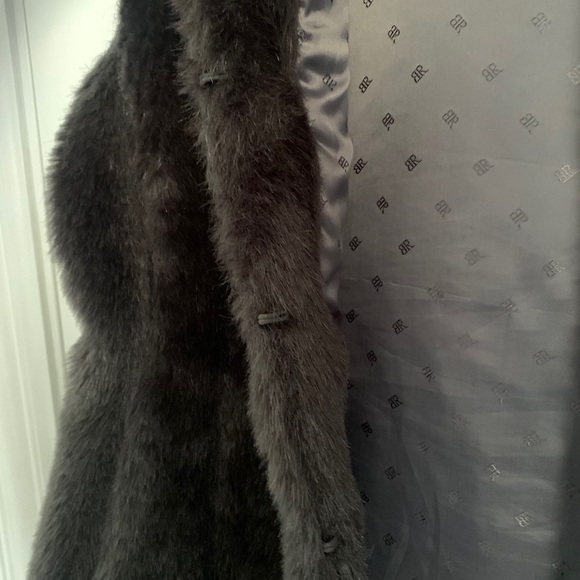 Banana Republic - Gray Faux Fur Vest - Picture 8 of 17